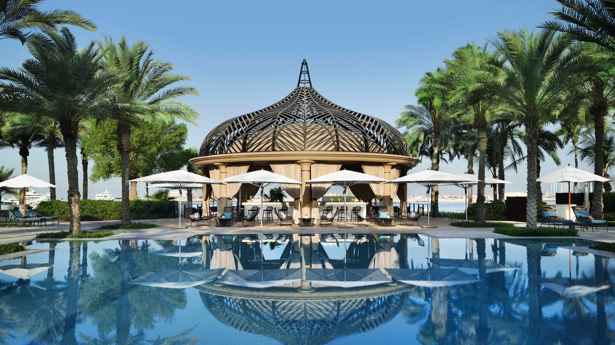 The Royal Mirage: A Luxurious Retreat Fit for Royalty